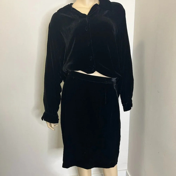 Black Velour 2 Pc Outfit Skirt Button Down Velvet Sz M Goth Vamp Fairy Suit Top - Picture 1 of 6